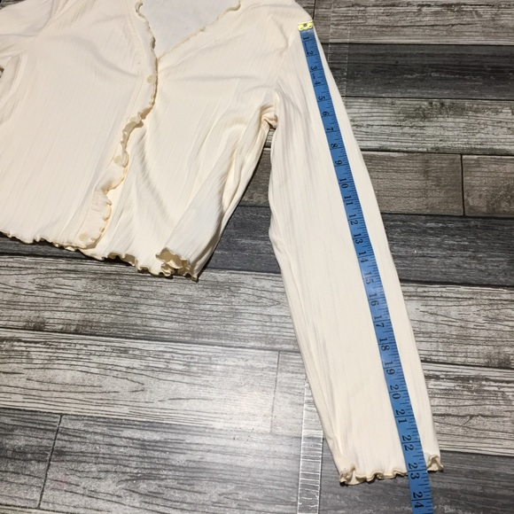 Dazy Button Front Blouse Top Women’s XL Off White Ruffled Accents Soft - Picture 3 of 11